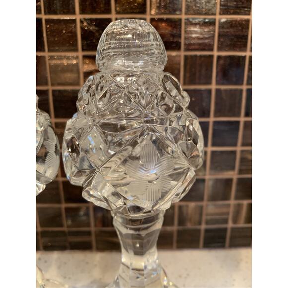 VTG Diamond Cut Glass Pedestal Salt Pepper Shakers Screw Cap Starburst Etched - Picture 2 of 6